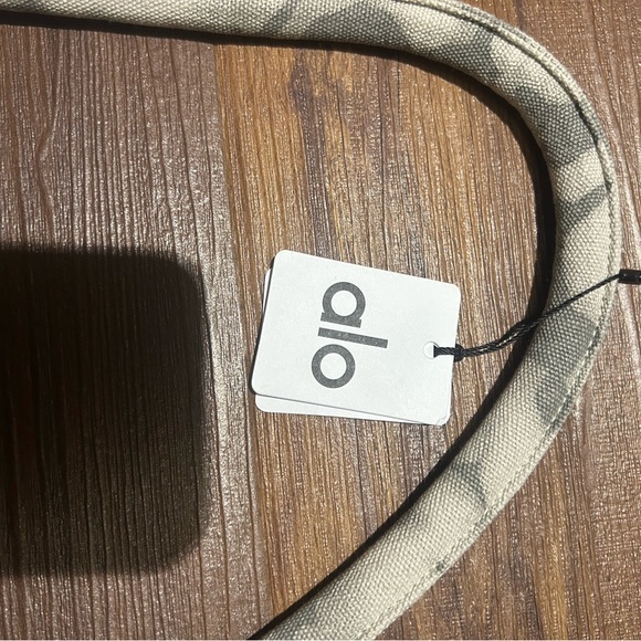 ALO Yoga Gray Tiedye Tote Bag - Picture 8 of 8